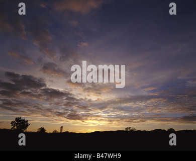 Dh KILMARTIN ARGYLL Kilmartin valley sunset orange rose nuages gris et purple sky Banque D'Images