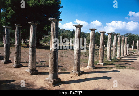 Géographie / voyage, Grèce, Olympia, sanctuaire de Zeus depuis le 7ème siècle avant J.-C., ruine de Palaestra (salle pour athlètes pendant les Jeux Olympiques), 2ème siècle avant J.-C., cour intérieure, sport, historique, archéologie, ancien, antiquité, UNESCO, site du patrimoine mondial, Péloponnèse, Elis, Hellas, colonnes, architecture, archéologie, monde ancien, Banque D'Images