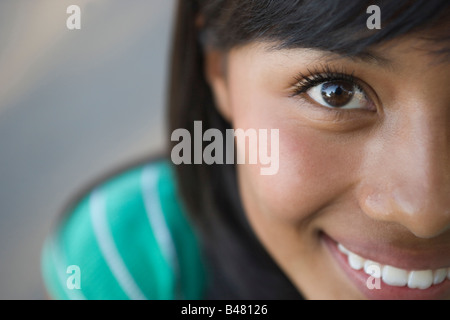 Libre de quinze ans hispanic teenager looking at camera, fille, femme, latina latino sud-ouest des États-Unis Banque D'Images