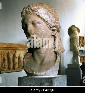 Dionysus (Latin: Bacchus), dieu grec du vin, portrait, tête d'une statue colossale, 2ème moitié du 4ème siècle avant J.-C., marbre, Musée archéologique de Thasos, Banque D'Images