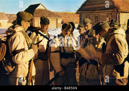 Wehrmacht Snow Patrol German infantry regarder la carte dans la campagne norvégienne DANS LA SECONDE GUERRE MONDIALE Banque D'Images