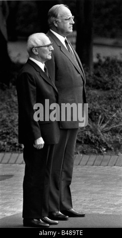 Honecker, Erich, 25.8.1912 - 29.5.1994, politicien allemand (SED), en pleine longueur, en visite en Allemagne de l'Ouest, reçu par le Chancelier Helmut Kohl, Bonn, 8.9.1987, Banque D'Images