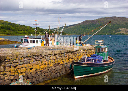 Des bateaux de pêche à l'île de Skye Isleornsay Ecosse Grande-Bretagne UK 2008 Banque D'Images