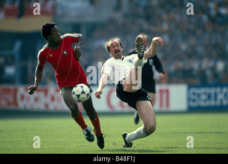 Sport / Sports, football, football, championnat d'Europe, EURO 1984, Allemagne contre le Portugal (0:0) à Strasbourg, France, 14.6.1980, scène avec Ulrich Stilike, Europe, championnats, Uli, duel, match, historique, historique, XXe siècle, peuple, années 1980, Banque D'Images