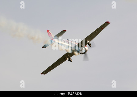 Shuttleworth (Collection) Air Show 2008 Le Super Yakovlevs Yakovlev Yak 50 et 52 (Fédération de formateurs) Banque D'Images