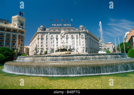 Espagne - Madrid - Fontaine de Neptune - Fuente de Neptuno - Plaza Cánovas del Castillo - Palace Hotel Banque D'Images