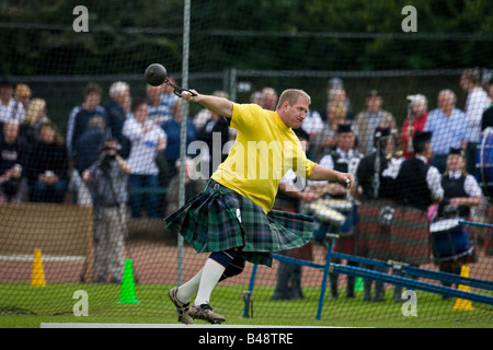 Sportsman à propos de jeter le marteau de l'année. Cowal Jeux écossais traditionnel qui se tient chaque année à Dunoon en Ecosse Banque D'Images