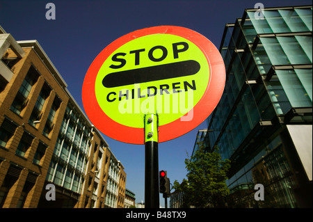 ChildrenCrossing Stop Sign Banque D'Images