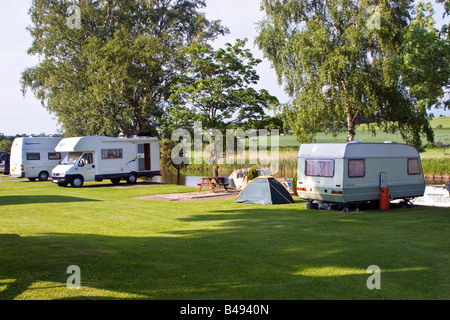 Cottage Woodbine Park sur les rives de la rivière Weaver à Acton Bridge Cheshire Royaume Uni Grande-bretagne Angleterre UK Banque D'Images