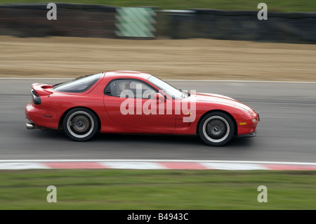 Course de voitures de sport Mazda une journée circuit à Brands Hatch en Angleterre Kent Banque D'Images