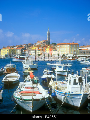 Vieille ville et du port de Rovinj, Istrie en République de Croatie, l'Europe de l'Est Banque D'Images