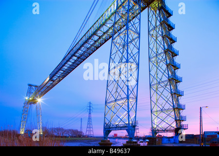 Transporter Bridge Newport Gwent au Pays de Galles au crépuscule Banque D'Images