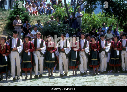 Les hommes grecs, les Grecques, les danseurs, la danse, Festival de Paraskevi, Agia Paraskevi, Metsovo, région des montagnes Pindos, Épire, Grèce, Europe Banque D'Images