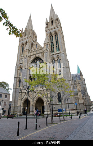 Les clochers jumeaux Cathédrale de Truro Cornwall UK Banque D'Images