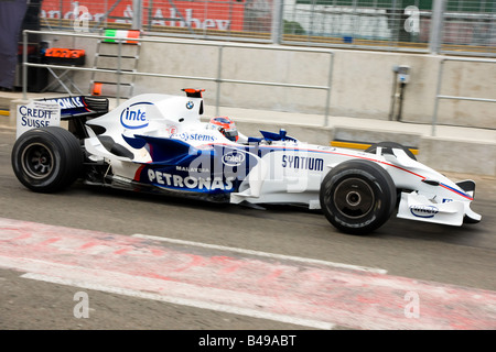 Voiture de Formule 1 BMW Sauber de quitter la voie des stands Banque D'Images