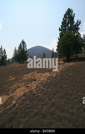 Cône de cendres dans la partie nord-est de Lassen volcanic national park en Californie du nord Banque D'Images