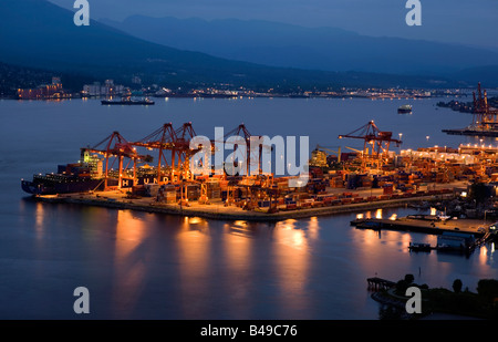 Port de Vancouver, au crépuscule, en Colombie-Britannique, Canada. Banque D'Images