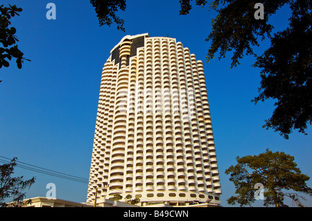 Asie Thaïlande Pattaya Jomtien Beach Hôtel et une tour de condominiums Banque D'Images