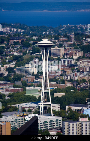 La Space Needle à partir de la Banque d'Amérique Immeuble à Seattle, Washington, USA sur une journée claire. Banque D'Images