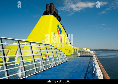 Détail, y compris l'entonnoir, sur le ferry rapide ropax, Mme Pascal Lota, anciennement MS Superstar, naviguant entre Helsinki, Finlande, et à Tallinn, Estonie. Banque D'Images