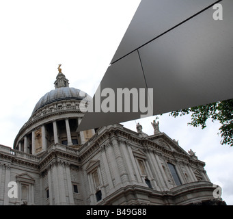 La Cathédrale St Paul et la City of London Information Centre Banque D'Images