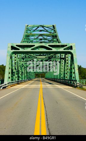 Pont en treillis en acier dans le Robert Moses State Park à Massena, NY Banque D'Images