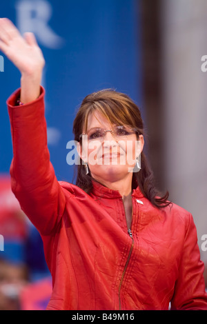 Sarah Palin en agitant à la foule à une McCain Palin rally dans les médias en Pennsylvanie le 22 septembre 2008 Banque D'Images