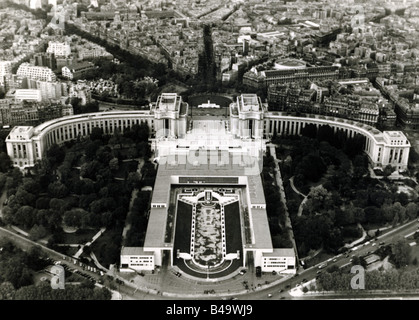 Géographie / voyages, France, Paris, bâtiments, Palais de Chaillot avec bâtiment de l'ONU (vue extérieure, vue à partir de la Tour Eiffel, 1954, towerm Banque D'Images