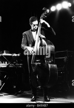 Clarke, Stanley, * 30.6.1951, musicien américain (jazz), pleine longueur, jouer à contrabass, spectacle en direct, Karlsruhe, octobre 1993, Banque D'Images