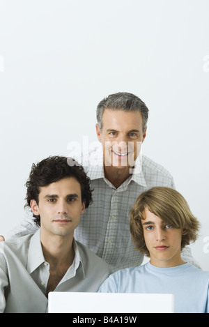 Père mature et deux fils, portrait Banque D'Images