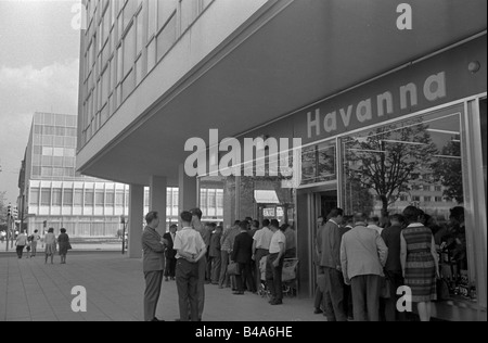 Géographie/voyages, Allemagne, Berlin, rues, Unter den Linden, 1966, Banque D'Images