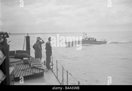 Police, Allemagne, République démocratique allemande, police des frontières, bateau de patrouille en service, 1958, Banque D'Images