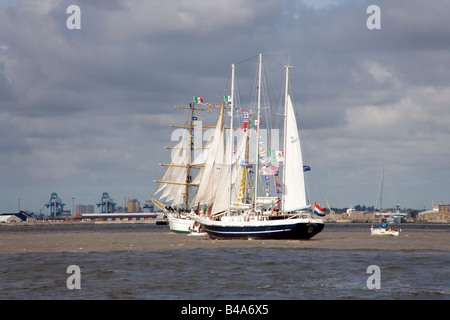Les bateaux à voile le Cuauhtemoc et Eendracht au Tall Ships race parade à Liverpool en juillet 2008 navigation sur la Mersey Banque D'Images