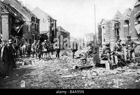 Événements, première Guerre mondiale / première Guerre mondiale, front occidental, offensive du printemps allemand 1918, soldats allemands se reposant à Armentieres, France, avril 1918, Banque D'Images