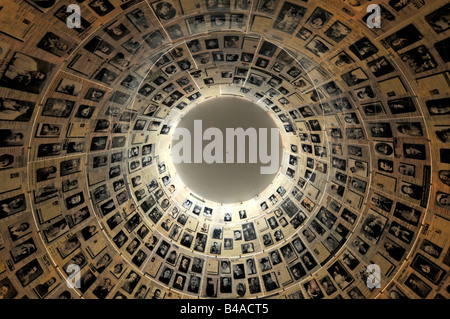 La "salle des noms', le mémorial pour chaque Juif assassiné pendant l'Holocauste, à Yad Vashem, le centre de Jérusalem, Israël. Banque D'Images