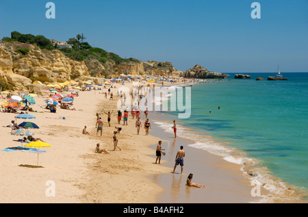 En été, la plage d'Albufeira, Algarve, Portugal Banque D'Images