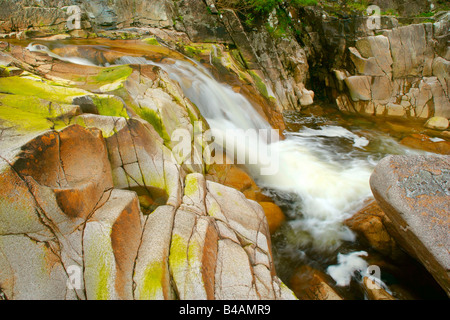 Cascade sur la rivière Glen Etive Glencoe Highlands Scotland UK Banque D'Images