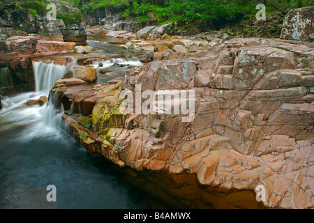 Cascade sur la rivière Glen Etive Glencoe Highlands Scotland UK Banque D'Images