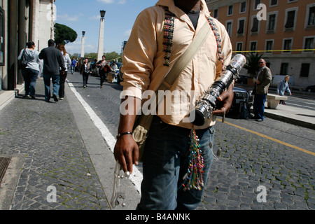 La vente de biens d'immigrants par le Vatican à Rome, Italie Banque D'Images