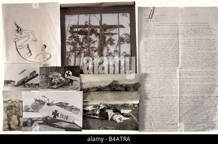 Le Baron Manfred von Richthofen, le pilote de chasse le plus victorieux de la première Guerre mondiale et Chevalier de l'ordre de Pour le rite. Dessin à l'encre, télégramme, photos personnelles et plus de 70 photos militaires. Un dessin d'encre signé sur le verso d'un formulaire de rapport. Trois copies de télégrammes à lui avec félicitations du Kaiser et des camarades (deux fois) sur le Pour le mérite. Un rapport de combat, 'Dier deutsche Angriff nach engischen Gef. Aussagen vom 7.12.17) '(l'attaque allemande selon Le Témoignage Des Prisonniers anglais le 7 décembre 1917.' Adresse de la circulaire b, Banque D'Images