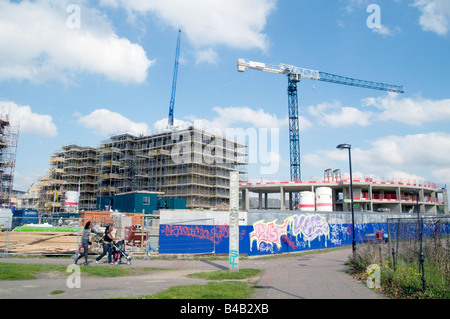 UK. Nouveaux appartements construits par Hackney Homes par le Canal Lea dans la régénération du site olympique dans l'Est de Londres.Photo © Julio Etchart Banque D'Images