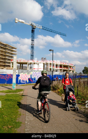 UK. Nouveaux appartements construits par Hackney Homes par le Canal Lea dans la régénération du site olympique dans l'Est de Londres.Photo © Julio Etchart Banque D'Images