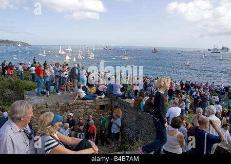 Les foules au point de Pendennis Tall Ships 500 Regatta 2008 Cornwall Falmouth, Royaume-Uni Banque D'Images