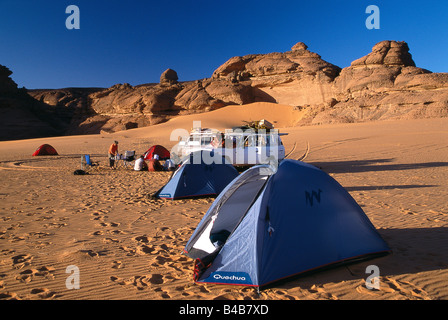 Un camp de touristes à Jebel Acacus, désert du Sahara, la Libye. Banque D'Images