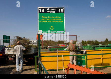 Recyclage des déchets verts skip to site intérieur Wingmoor Stoke Orchard Farm Cheltenham UK Banque D'Images