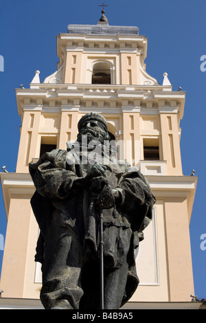 Piazza Garibaldi, Parme, Italie. Statue de Garibaldi et clocher Banque D'Images