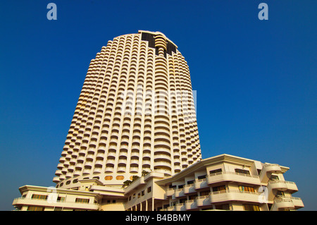 Asie Thaïlande Pattaya Jomtien Beach Hôtel et une tour de condominiums Banque D'Images