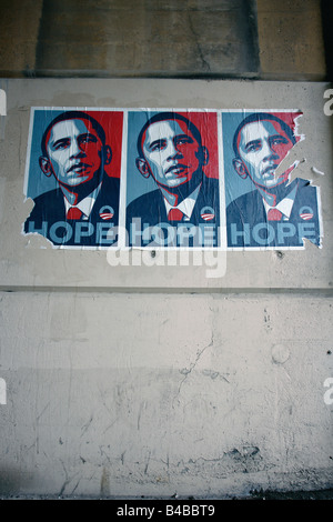 Scène urbaine de trois 3 affiches pour la campagne présidentielle de Barack Obama sur un mur Copy Space Banque D'Images