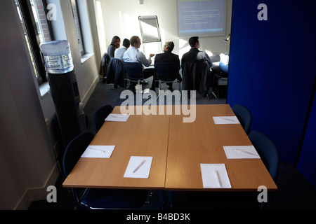 Jeu de rôles et la pensée positive un counselling d'atelier qui a eu lieu pour le personnel de la société du quartier Southwark Banque D'Images