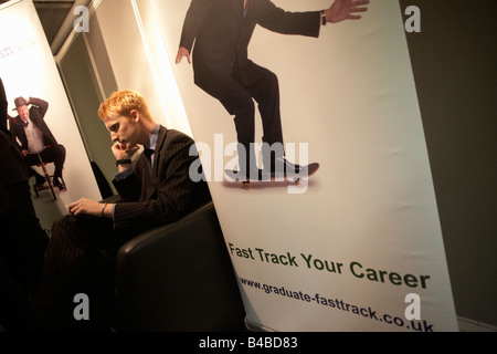 Faire des appels à un diplômé expo salon là où les recruteurs d'entreprise de rencontrer les jeunes de commencer à travailler Banque D'Images